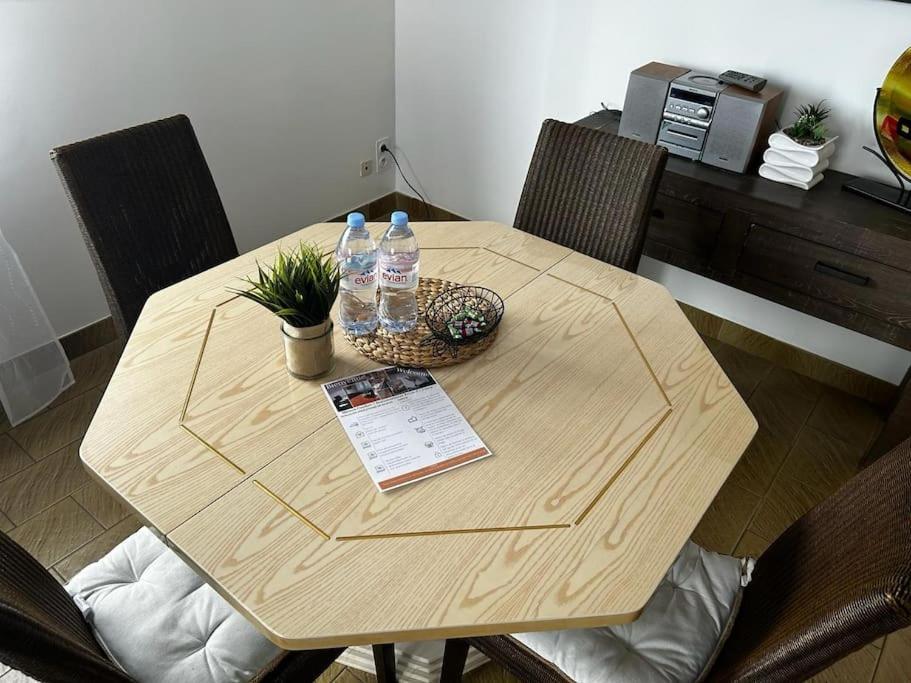 Maison Confort Stationnement Privatif 6 Pers เอคิรอลส์ ภายนอก รูปภาพ