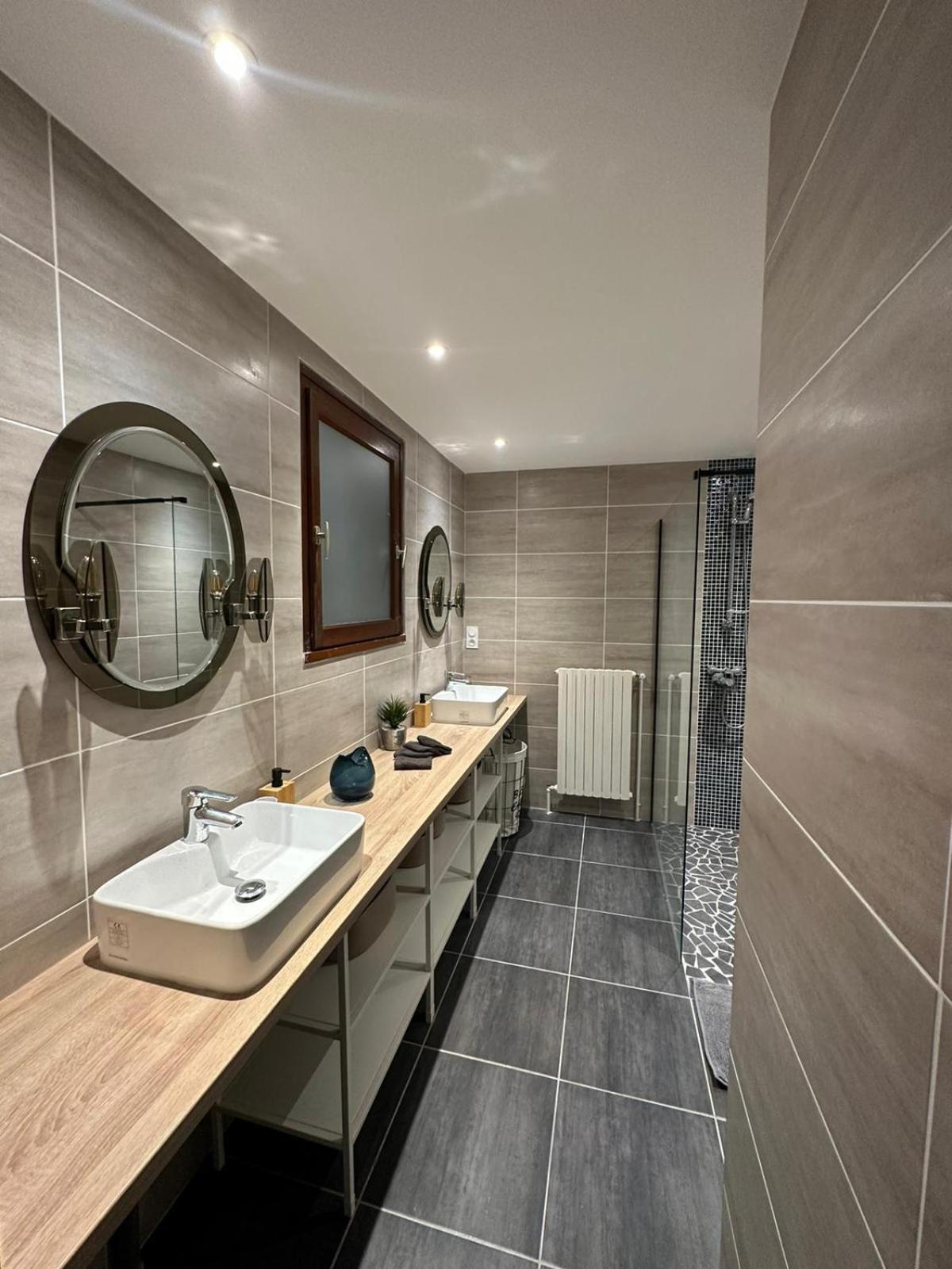 Maison Confort Stationnement Privatif 6 Pers เอคิรอลส์ ภายนอก รูปภาพ