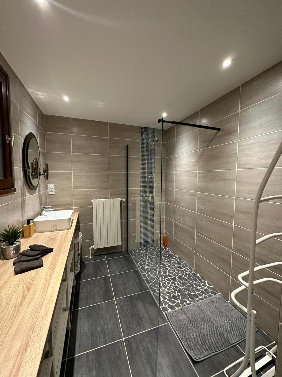 Maison Confort Stationnement Privatif 6 Pers เอคิรอลส์ ภายนอก รูปภาพ